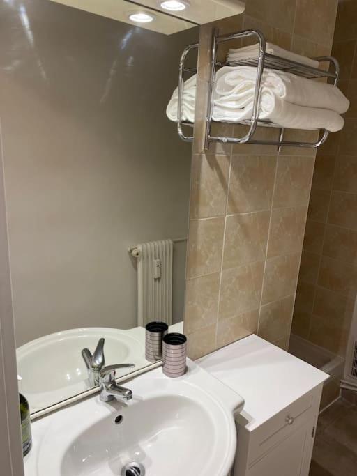 Charmant Studio Au Coeur De Paris Cosy Studio Париж Екстериор снимка